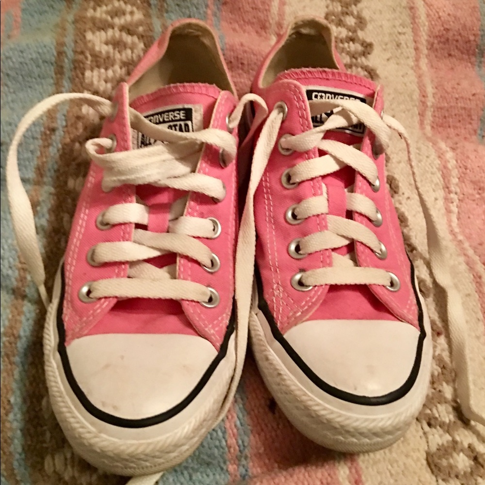 Women’s Pink Converse  (Size 7)